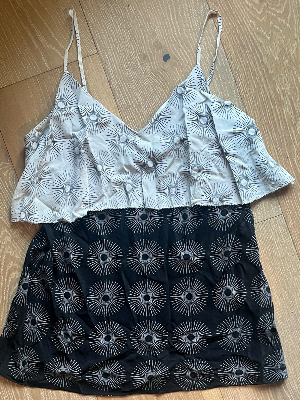 Diane von Furstenberg 100% Silk Layered Ruffle Cami Black Ivory Geometric Print